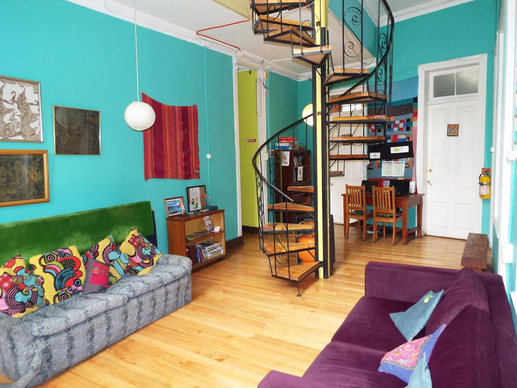 Hostal Casa Verde Limon บัลปาราอีโซ ภายนอก รูปภาพ