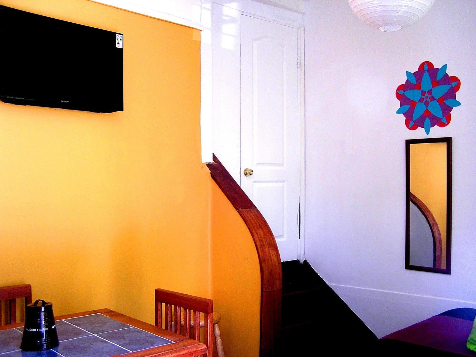 Hostal Casa Verde Limon บัลปาราอีโซ ภายนอก รูปภาพ